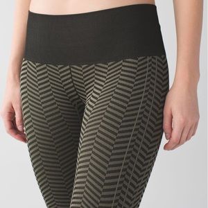 Lululemon In The Flow Crop II NWOT